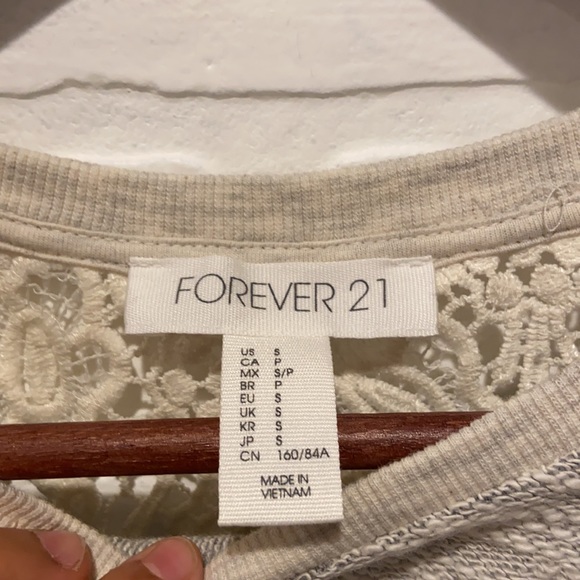 NWOT lace back and shoulder top - Picture 3 of 4